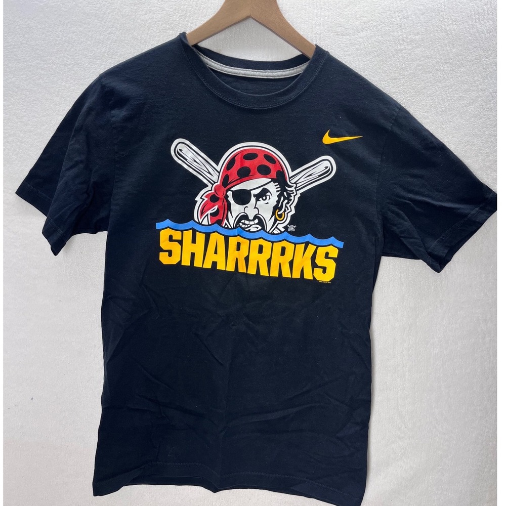 Nike Pittsburgh Pirates Graphic T-Shirt‎ Mens M Sharks MLB '13 Baseball 3213